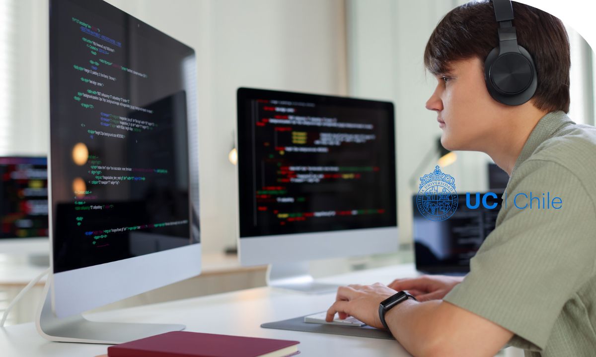 Persona aprendiendo a programar en Python desde un ordenador