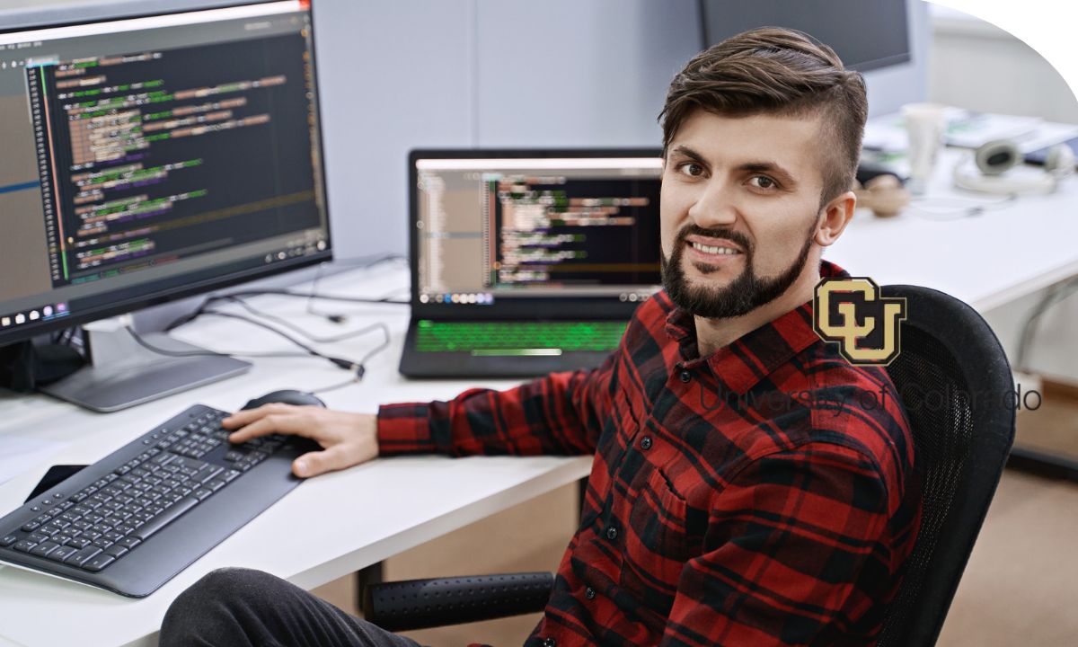 Desarrollador diseñando una arquitectura de software seguro en un ordenador