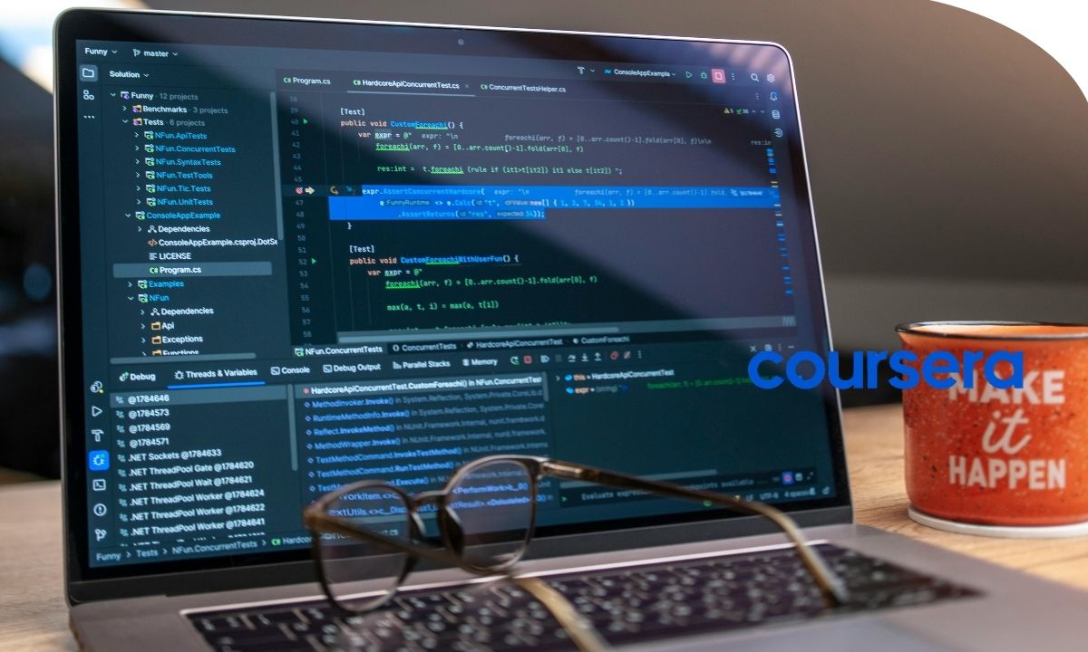 Analista utilizando Python para analizar datos de redes sociales y crear visualizaciones