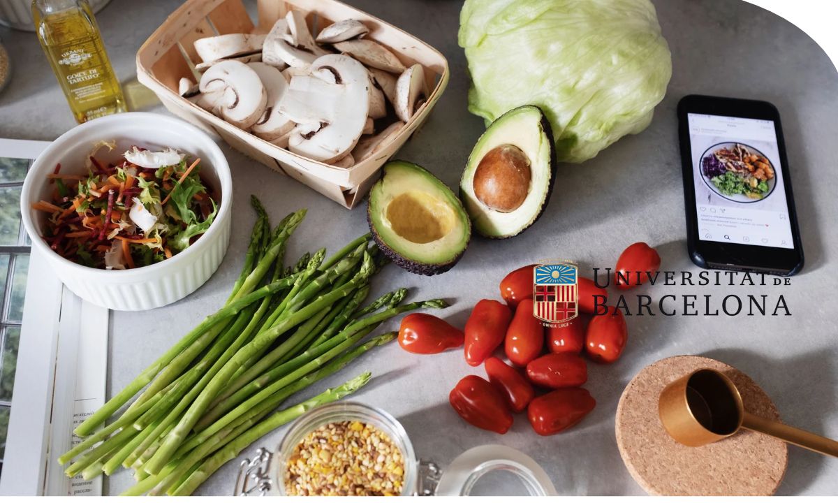 Deportista preparando alimentos y organizando su alimentación antes de una travesía oceánica