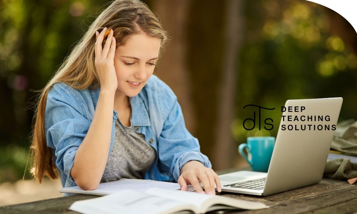 Persona estudiando técnicas de memoria y aprendizaje para mejorar su rendimiento y capacidad de concentración